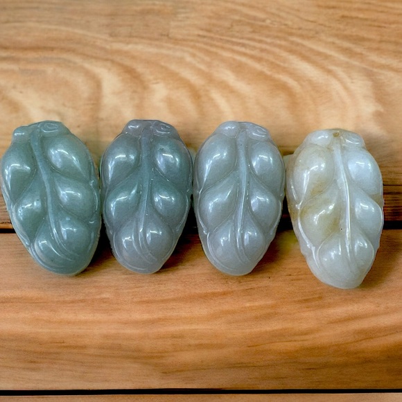 Jade lucky peanut pendant - Picture 1 of 4